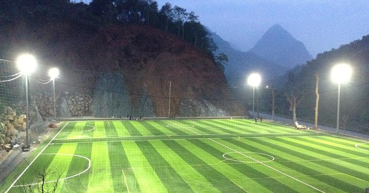 Đèn chiếu sáng sân bóng có rất nhiều công dụng khác nhau
